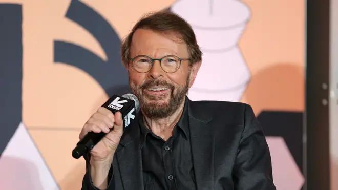 Bjorn Ulvaeus with the Hootenanny Singers.